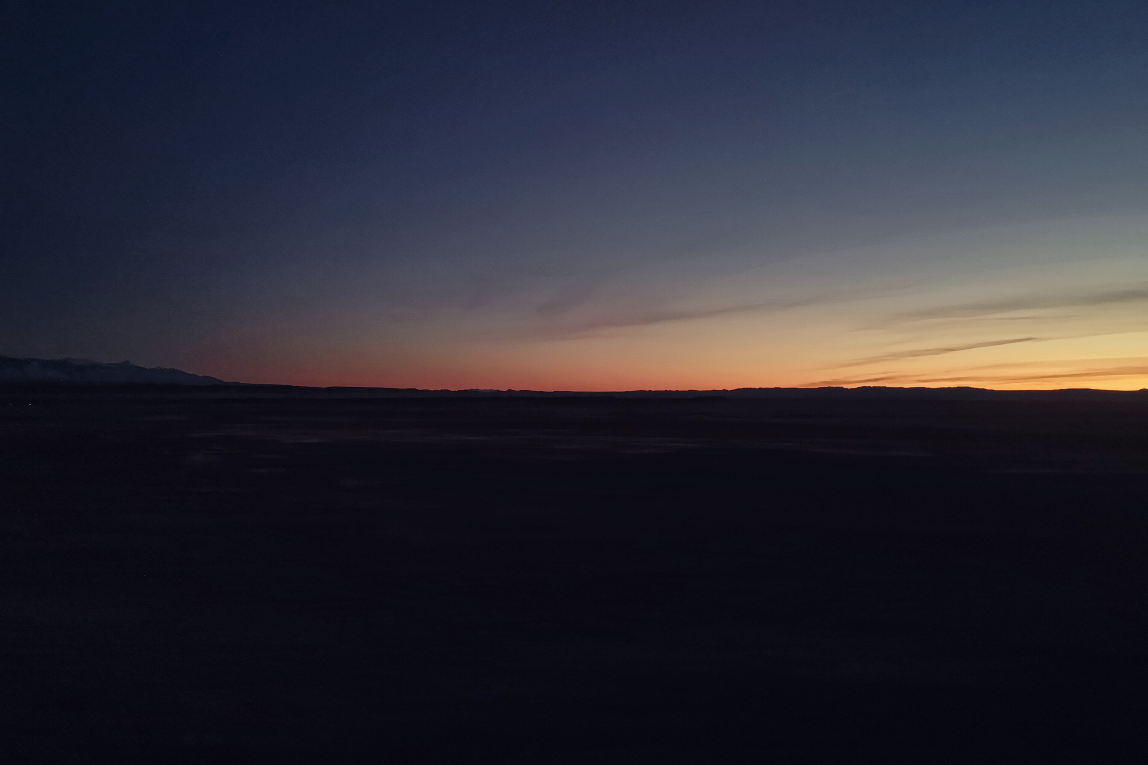 沙漠上的夕阳西下